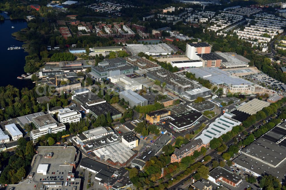 Aerial photograph Berlin - Factory area of the Bayerische Motoren Werke of BMW AG motorcycle plant at the Juliusturm in the district of Spandau in Berlin, Germany