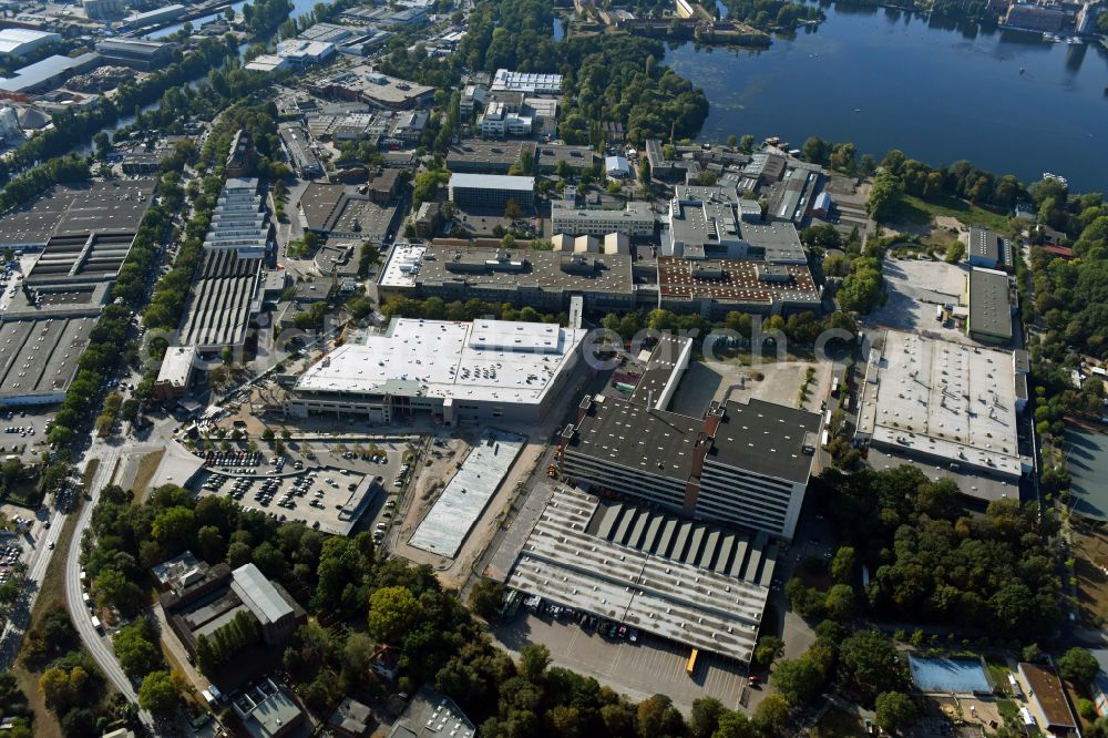 Aerial photograph Berlin - Factory area of the Bayerische Motoren Werke of BMW AG motorcycle plant at the Juliusturm in the district of Spandau in Berlin, Germany