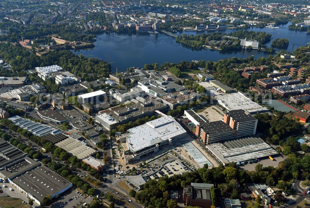 Aerial photograph Berlin - Factory area of the Bayerische Motoren Werke of BMW AG motorcycle plant at the Juliusturm in the district of Spandau in Berlin, Germany