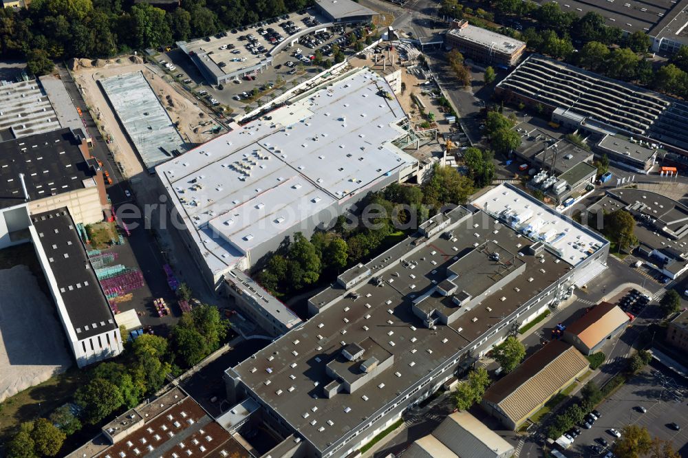 Aerial photograph Berlin - Factory area of the Bayerische Motoren Werke of BMW AG motorcycle plant at the Juliusturm in the district of Spandau in Berlin, Germany