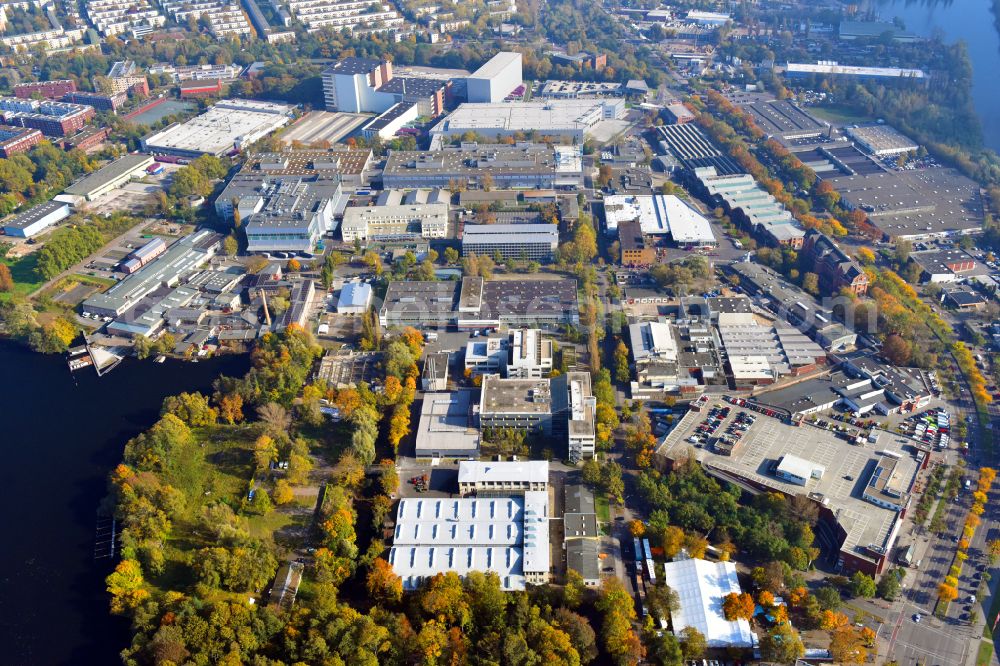 Aerial photograph Berlin - Factory area of the Bayerische Motoren Werke of BMW AG motorcycle plant at the Juliusturm in the district of Spandau in Berlin, Germany