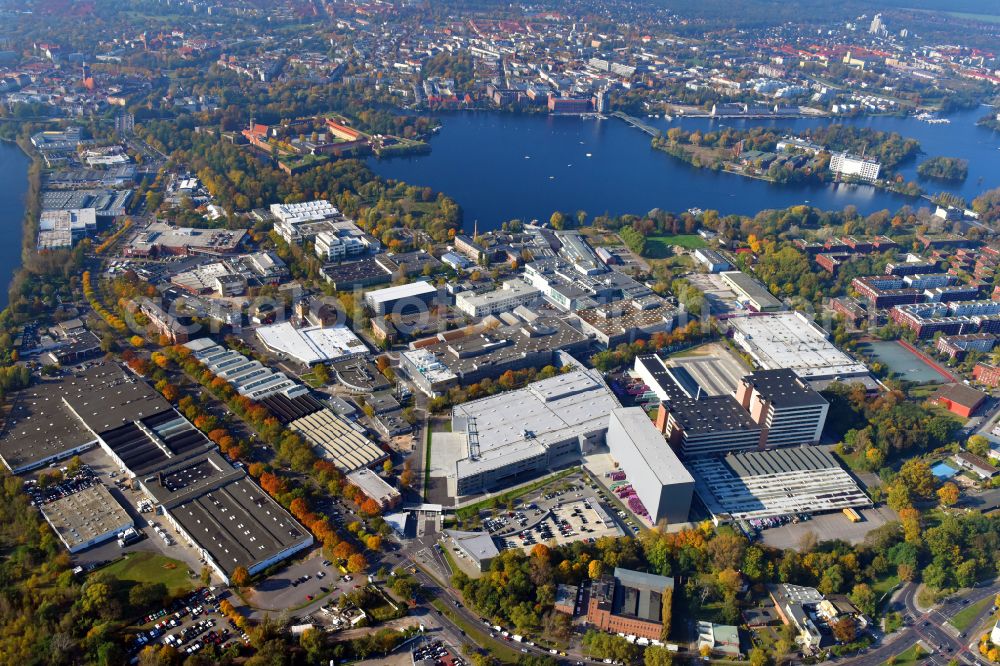 Aerial photograph Berlin - Factory area of the Bayerische Motoren Werke of BMW AG motorcycle plant at the Juliusturm in the district of Spandau in Berlin, Germany