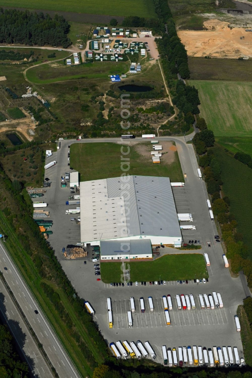 Aerial photograph Seevetal - Building and production halls on the premises of BEHR AG on Brackeler Strasse - Hanstedter Strasse in Seevetal in the state Lower Saxony, Germany