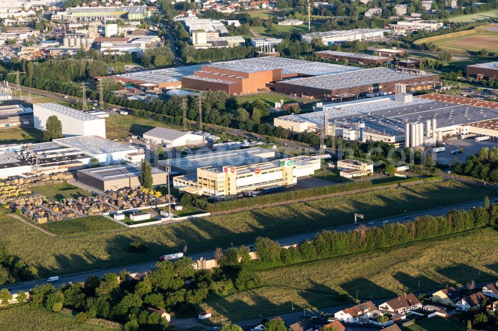 Bruchsal from the bird's eye view: Building and production halls on the premises of Bernhard Zabler GmbH & Co. KG in Bruchsal in the state Baden-Wurttemberg, Germany