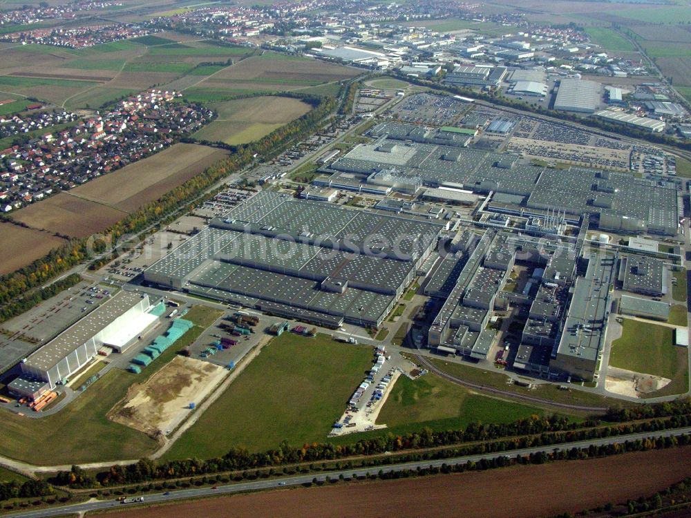 Aerial photograph Dingolfing - Building and production halls on the premises of BMW facility in Dingolfing in the state Bavaria