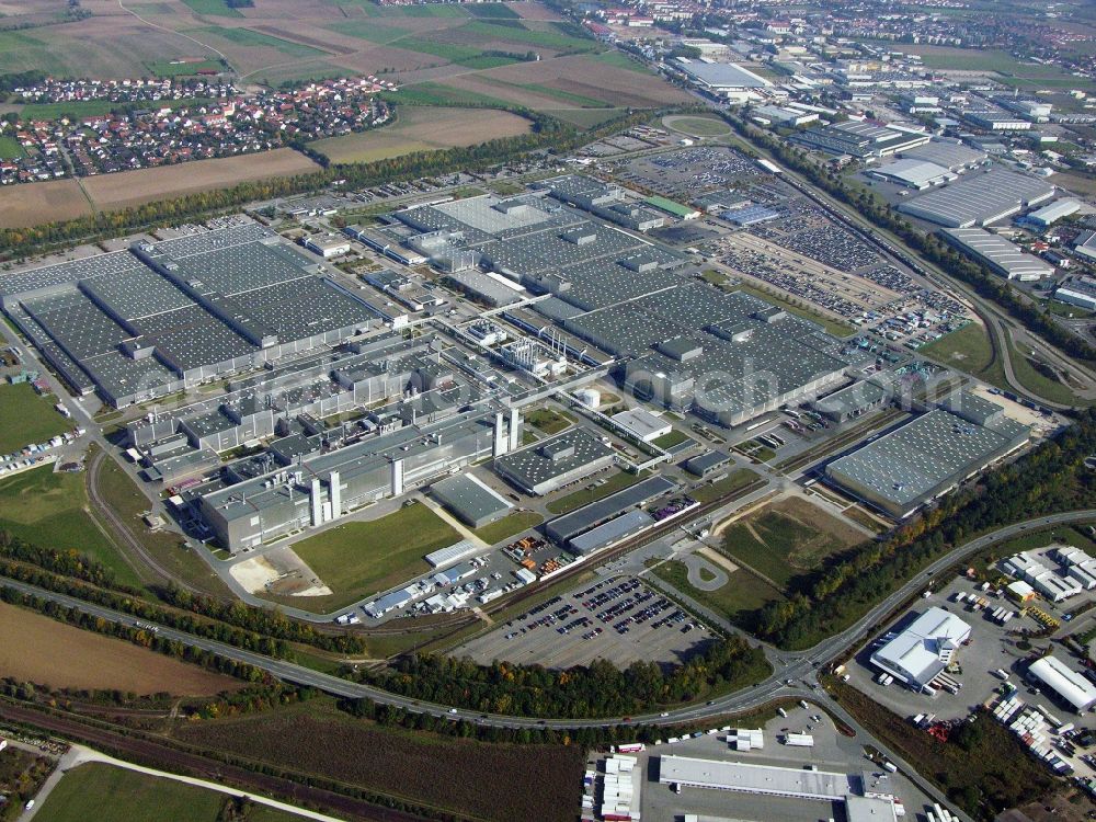 Dingolfing from the bird's eye view: Building and production halls on the premises of BMW facility in Dingolfing in the state Bavaria