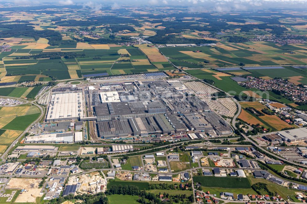 Aerial photograph Dingolfing - Building and production halls on the premises of BMW facility 2.4 in Dingolfing in the state Bavaria