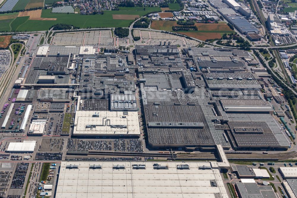 Dingolfing from the bird's eye view: Building and production halls on the premises of BMW facility 2.4 in Dingolfing in the state Bavaria