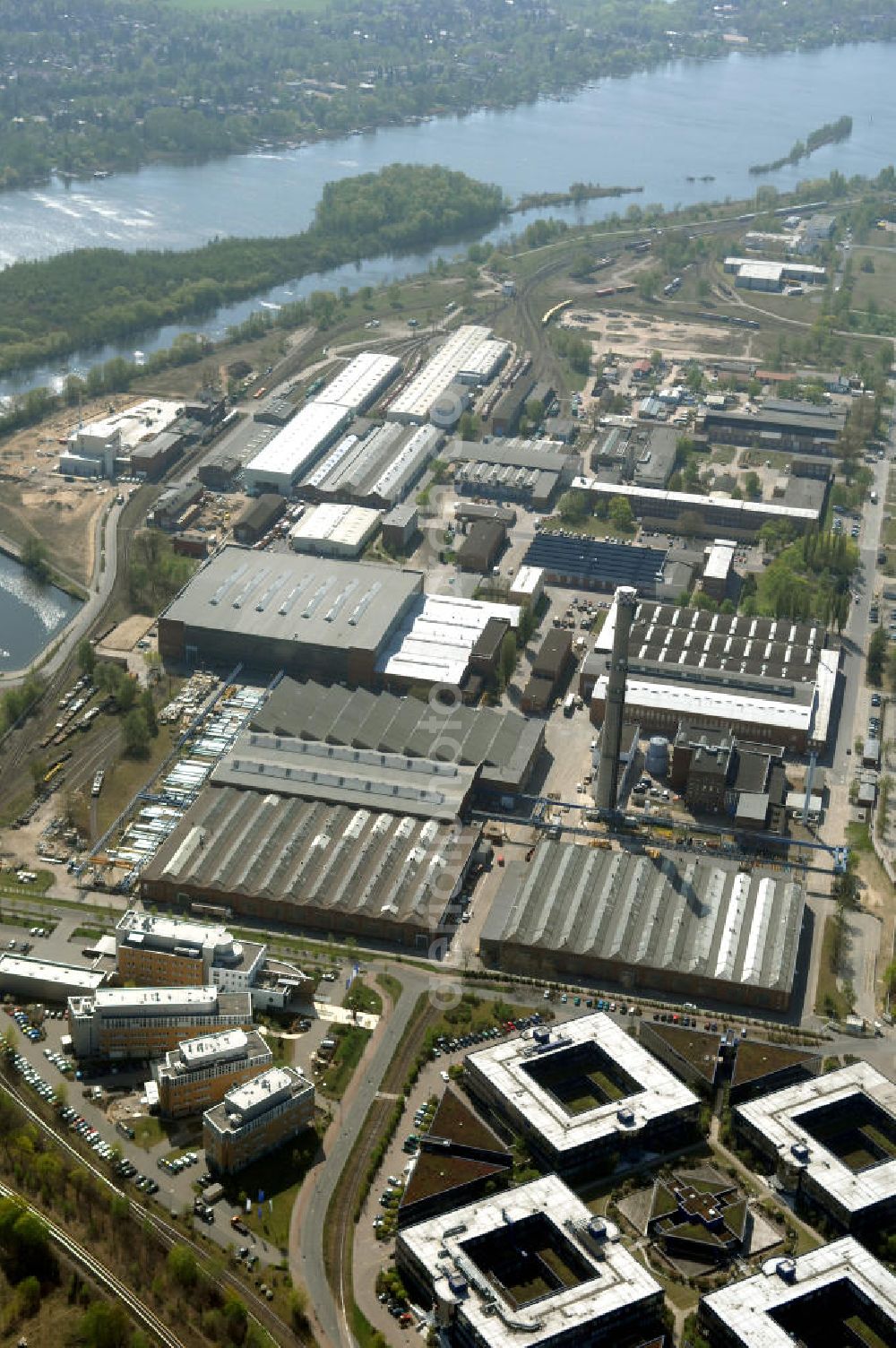 HENNIGSDORF from the bird's eye view: Blick auf das Werksgelände der Bombardier Transportation. Im Jahr 2001 erfolgte die Übernahme von ABB Daimler Benz Transportation (Adtranz).