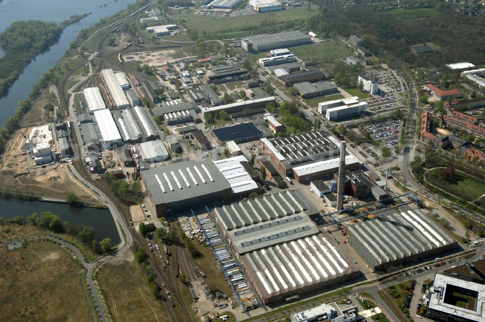 Aerial photograph HENNIGSDORF - Blick auf das Werksgelände der Bombardier Transportation. Im Jahr 2001 erfolgte die Übernahme von ABB Daimler Benz Transportation (Adtranz).