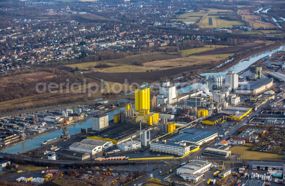 Aerial image Hamm - Buildings and production halls on the factory premises of Broekelmann + Co., Oelmuehle und Verwaltungs-GmbH on Hafenstrasse in Hamm in the state North Rhine-Westphalia, Germany