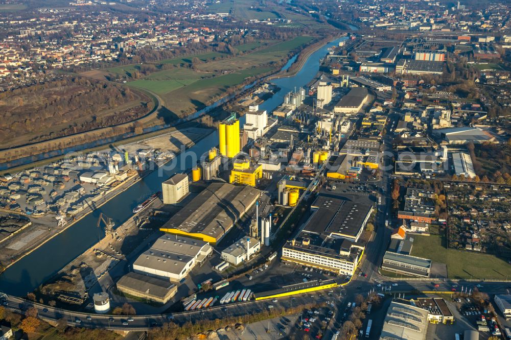 Aerial image Hamm - Buildings and production halls on the factory premises of Broekelmann + Co., Oelmuehle und Verwaltungs-GmbH on Hafenstrasse in Hamm in the state North Rhine-Westphalia, Germany