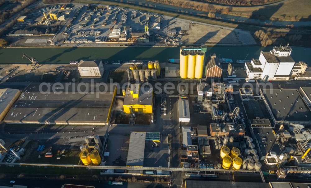 Aerial image Hamm - Buildings and production halls on the factory premises of Broekelmann + Co., Oelmuehle und Verwaltungs-GmbH on Hafenstrasse in Hamm in the state North Rhine-Westphalia, Germany