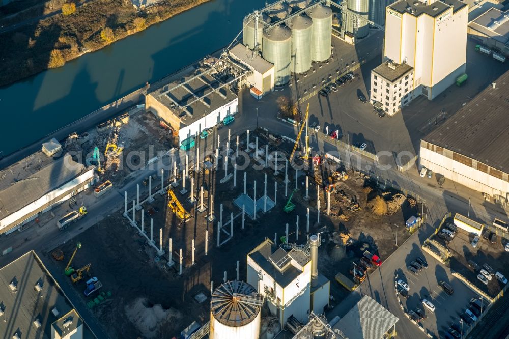 Hamm from the bird's eye view: Buildings and production halls on the factory premises of Broekelmann + Co., Oelmuehle und Verwaltungs-GmbH on Hafenstrasse in Hamm in the state North Rhine-Westphalia, Germany