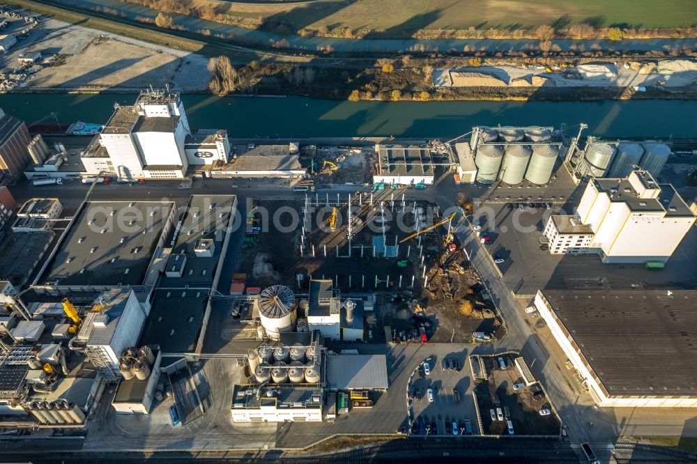 Aerial image Hamm - Buildings and production halls on the factory premises of Broekelmann + Co., Oelmuehle und Verwaltungs-GmbH on Hafenstrasse in Hamm in the state North Rhine-Westphalia, Germany