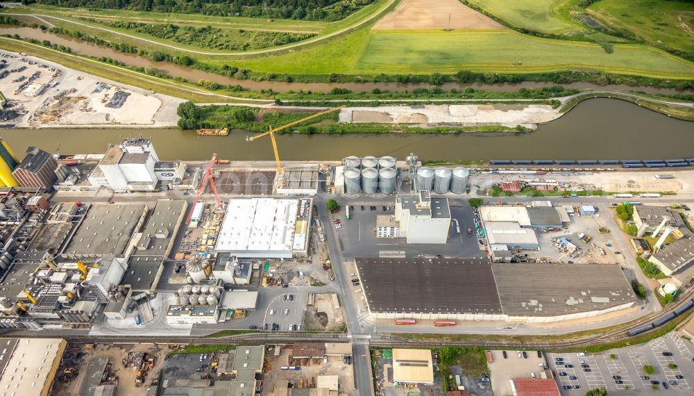 Hamm from the bird's eye view: Building and production halls on the premises of of Broekelmann + Co Oelmuehle GmbH + Co on Hafenstrasse in Hamm in the state North Rhine-Westphalia, Germany