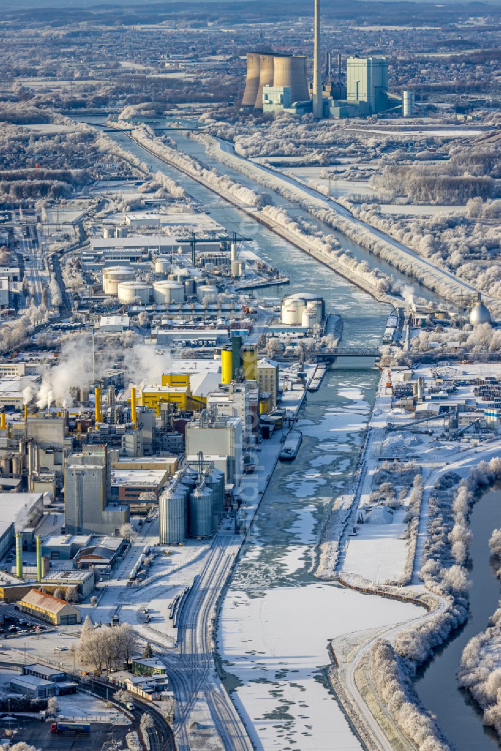 Aerial image Hamm - Building and production halls on the premises of of Broekelmann + Co Oelmuehle GmbH + Co on Hafenstrasse in Hamm in the state North Rhine-Westphalia, Germany