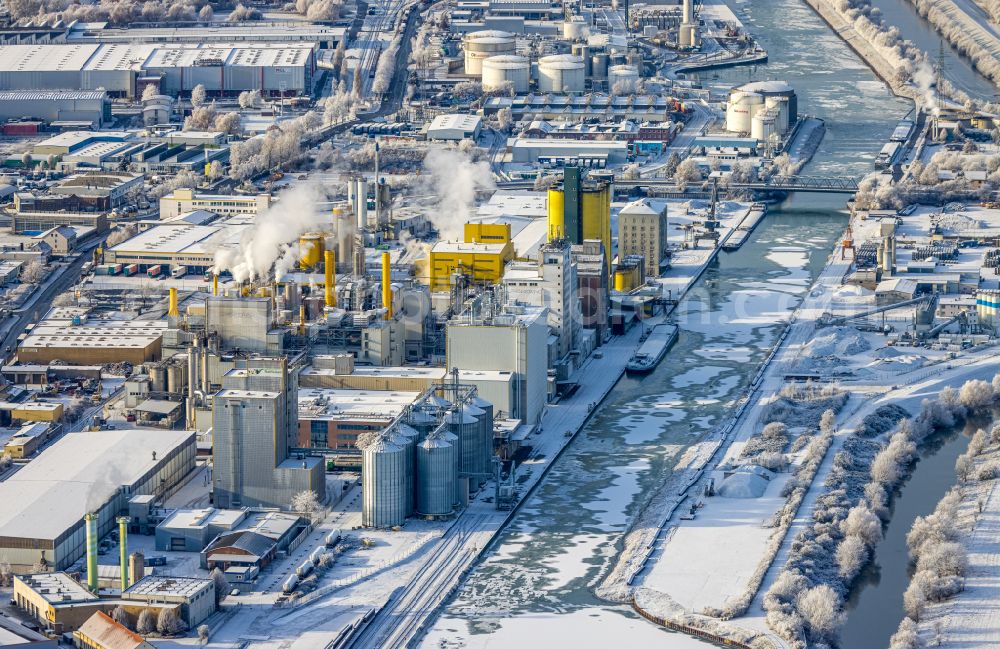 Hamm from above - Building and production halls on the premises of of Broekelmann + Co Oelmuehle GmbH + Co on Hafenstrasse in Hamm in the state North Rhine-Westphalia, Germany