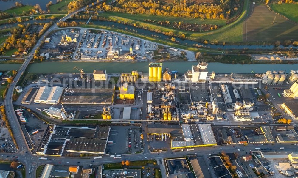 Hamm from the bird's eye view: Building and production halls on the premises of of Broekelmann + Co a?? Oelmuehle GmbH + Co on Hafenstrasse in Hamm in the state North Rhine-Westphalia, Germany