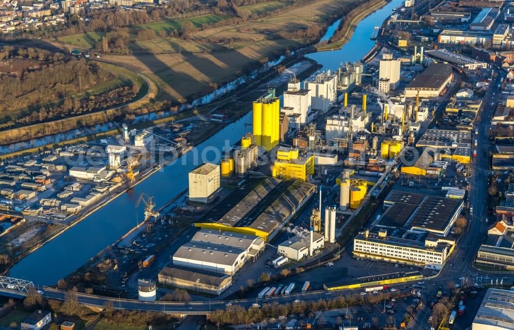 Hamm from above - Building and production halls on the premises of of Broekelmann + Co a?? Oelmuehle GmbH + Co on Hafenstrasse in Hamm in the state North Rhine-Westphalia, Germany