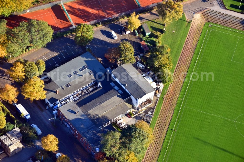 Aerial photograph Hamburg - Building and production halls on the premises of BRUNS & MOeLLENDORFF GMBH & CO. KG on Waidmannstrasse in the district Altona in Hamburg, Germany