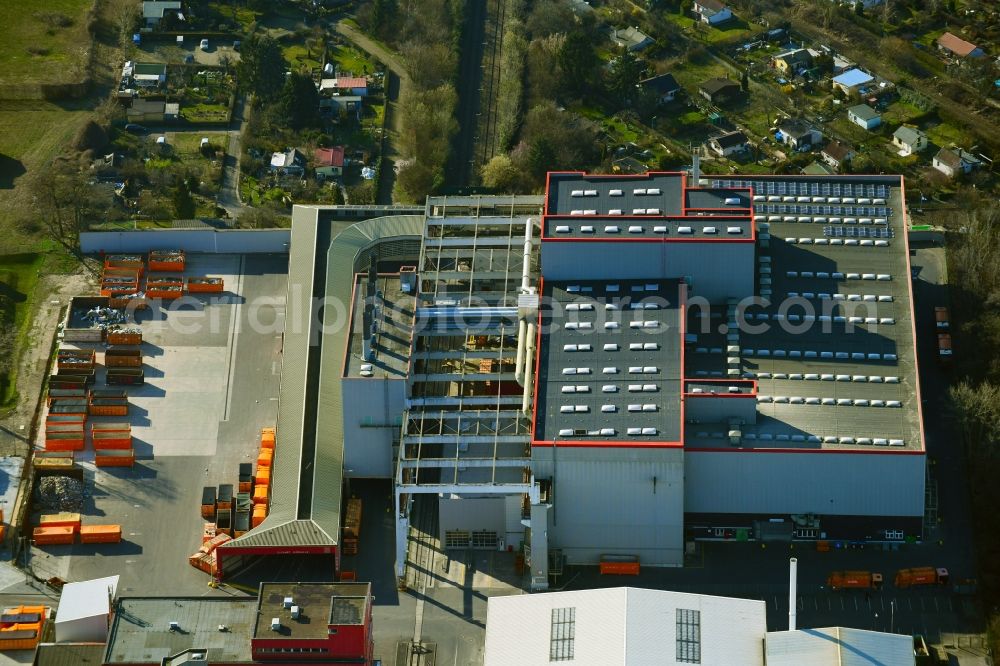 Aerial image Berlin - Building, courtyard and tipping hall on the site of the BSR Mechanical Treatment Systems on Gradestrasse in the Britz district in Berlin, Germany