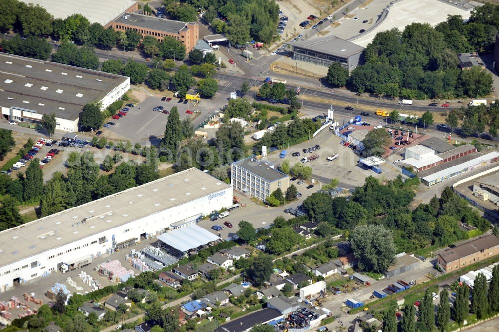 Berlin from above - Building and production halls on the premises of Baethge Baustoffe GmbH & Co. KG Am Juliusturm in the district Spandau in Berlin, Germany