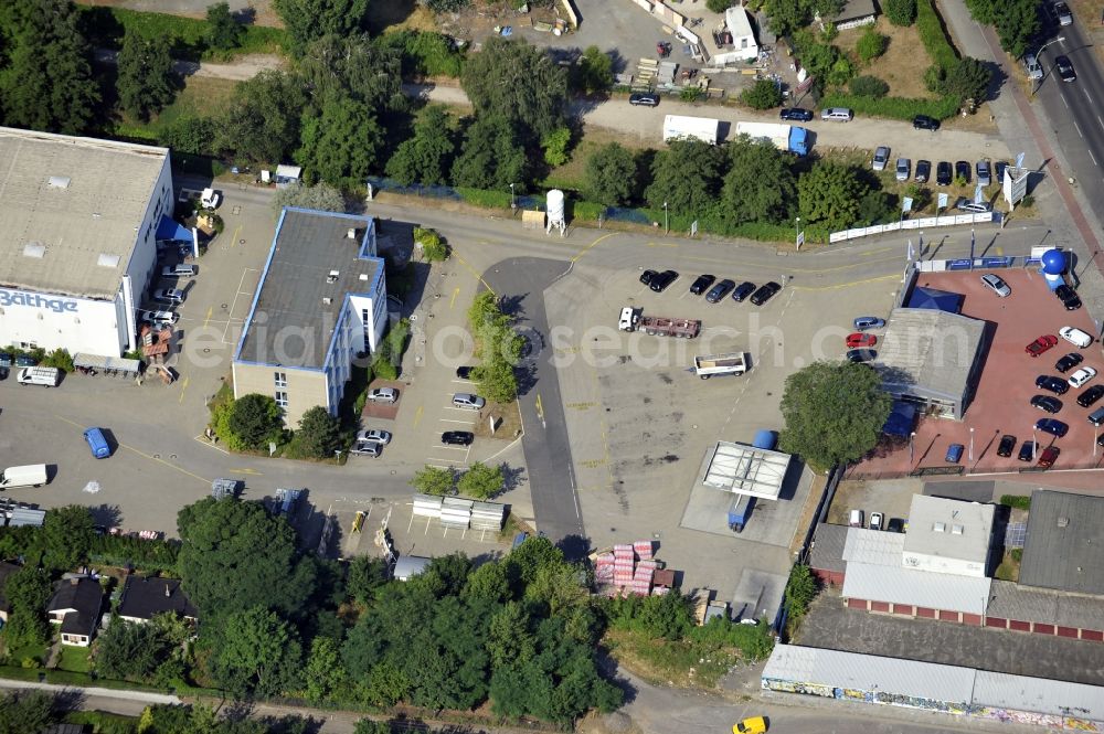 Aerial photograph Berlin - Building and production halls on the premises of Baethge Baustoffe GmbH & Co. KG Am Juliusturm in the district Spandau in Berlin, Germany