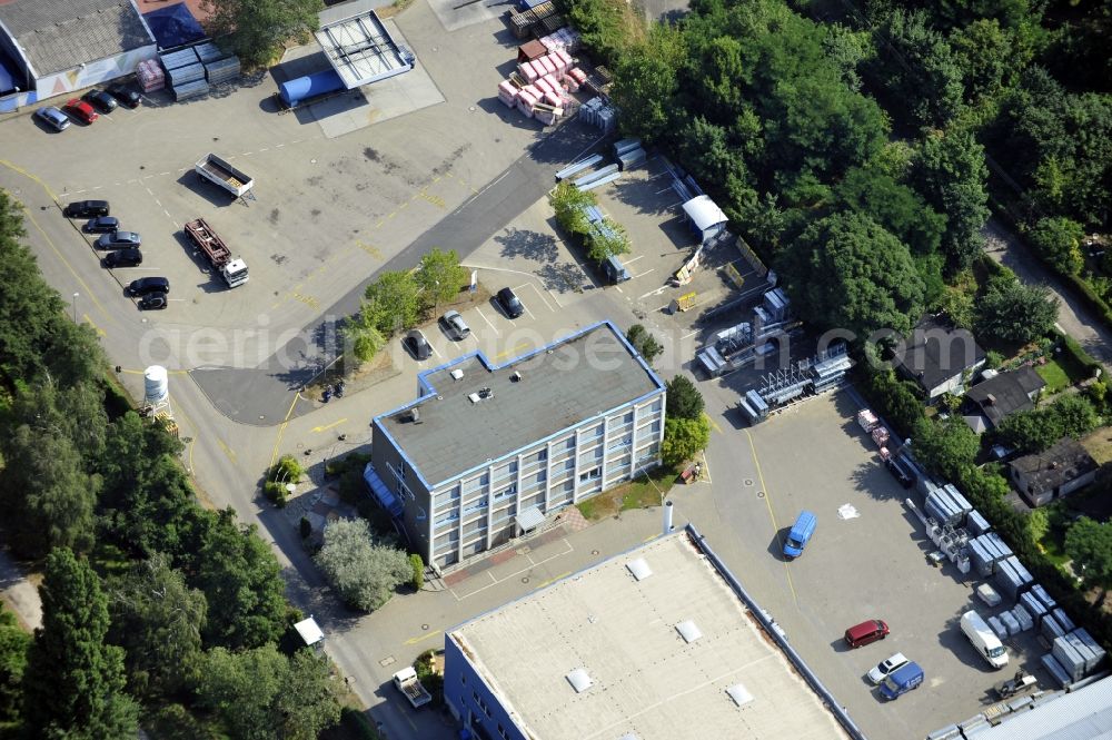 Berlin from the bird's eye view: Building and production halls on the premises of Baethge Baustoffe GmbH & Co. KG Am Juliusturm in the district Spandau in Berlin, Germany