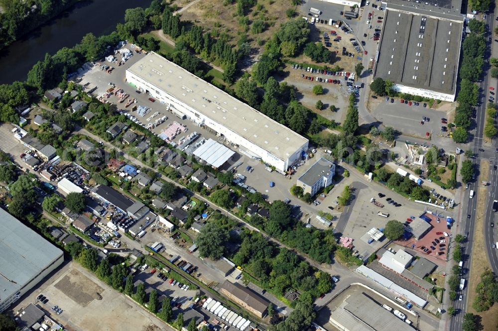 Aerial image Berlin - Building and production halls on the premises of Baethge Baustoffe GmbH & Co. KG Am Juliusturm in the district Spandau in Berlin, Germany