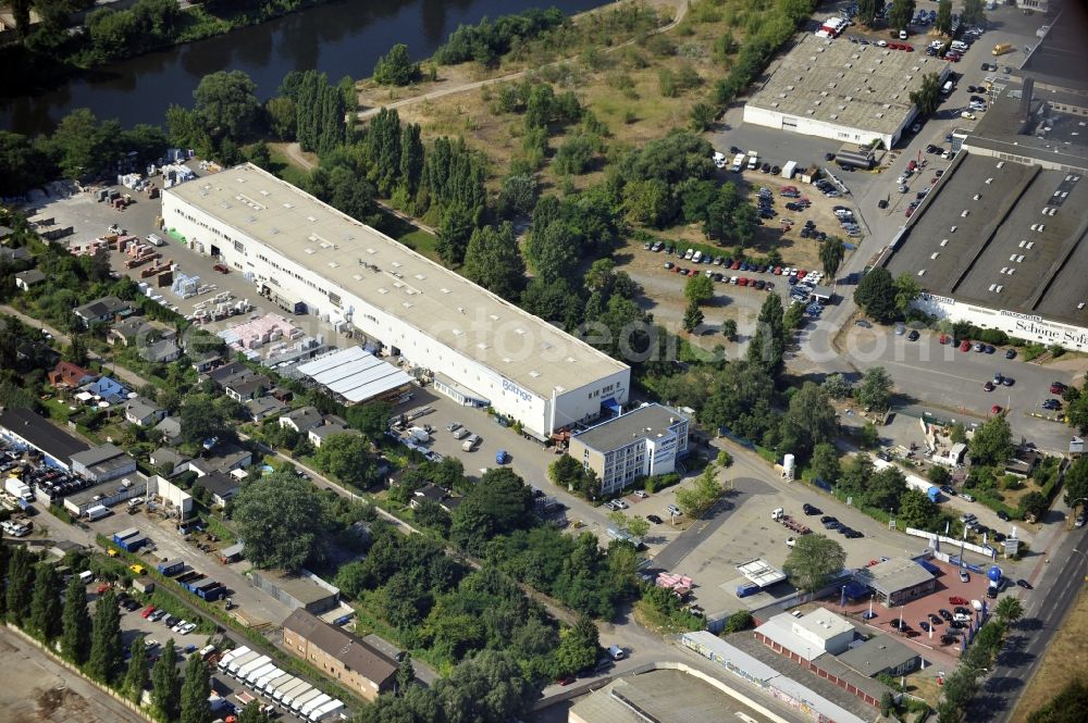 Aerial photograph Berlin - Building and production halls on the premises of Baethge Baustoffe GmbH & Co. KG Am Juliusturm in the district Spandau in Berlin, Germany