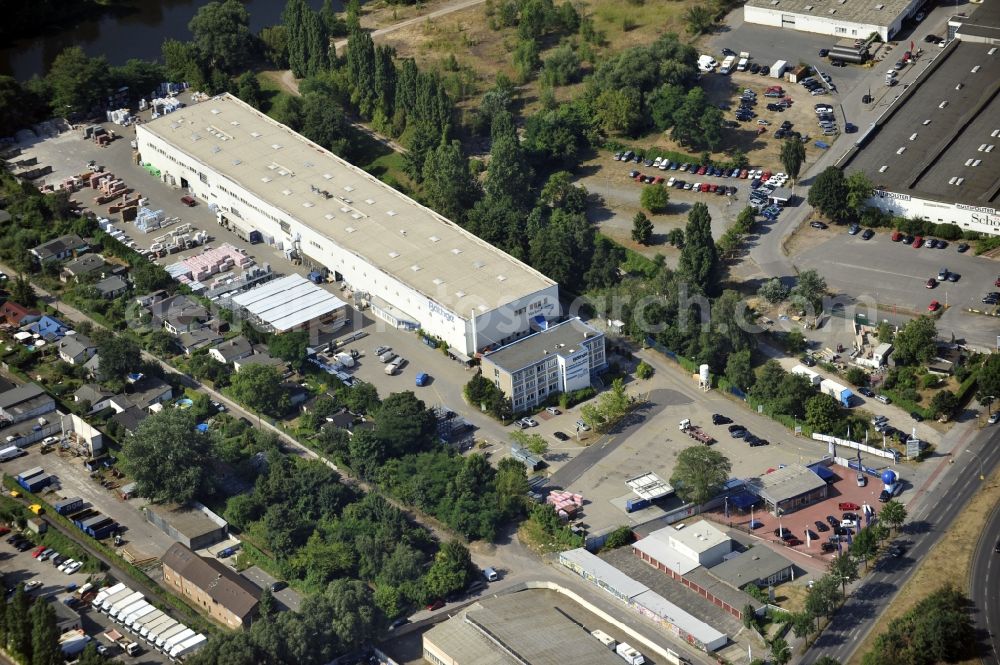 Berlin from the bird's eye view: Building and production halls on the premises of Baethge Baustoffe GmbH & Co. KG Am Juliusturm in the district Spandau in Berlin, Germany