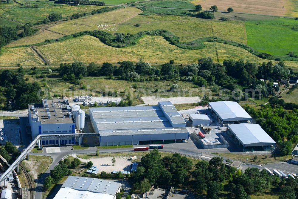 Schwedt/Oder from the bird's eye view: Building and production halls on the premises of BTS - Brandenburger Tapeten Schwedt GmbH on Kuhheide in the district Vierraden in Schwedt/Oder in the state Brandenburg, Germany