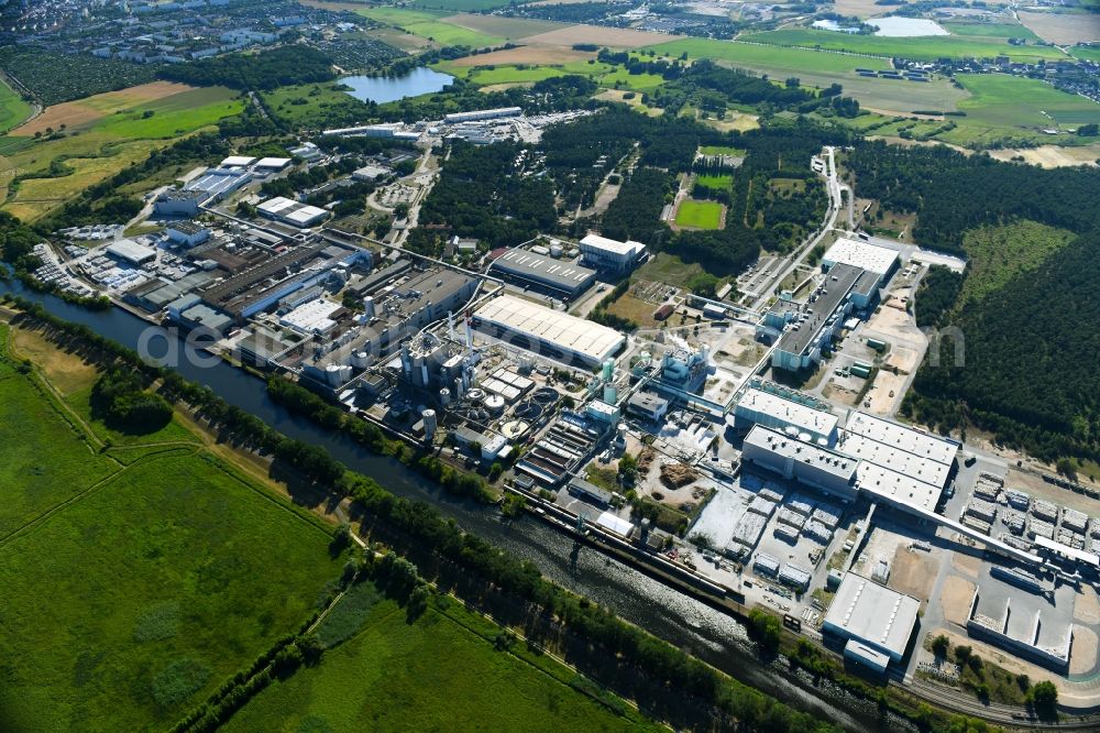 Aerial photograph Schwedt/Oder - Building and production halls on the premises of BTS - Brandenburger Tapeten Schwedt GmbH on Kuhheide in the district Vierraden in Schwedt/Oder in the state Brandenburg, Germany