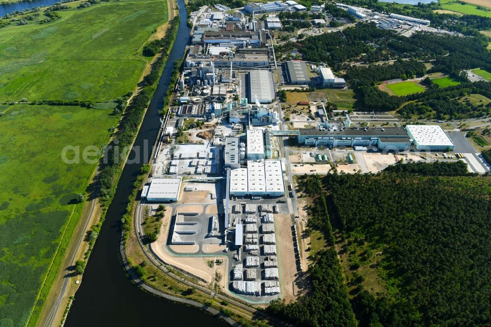 Aerial photograph Schwedt/Oder - Building and production halls on the premises of BTS - Brandenburger Tapeten Schwedt GmbH on Kuhheide in the district Vierraden in Schwedt/Oder in the state Brandenburg, Germany