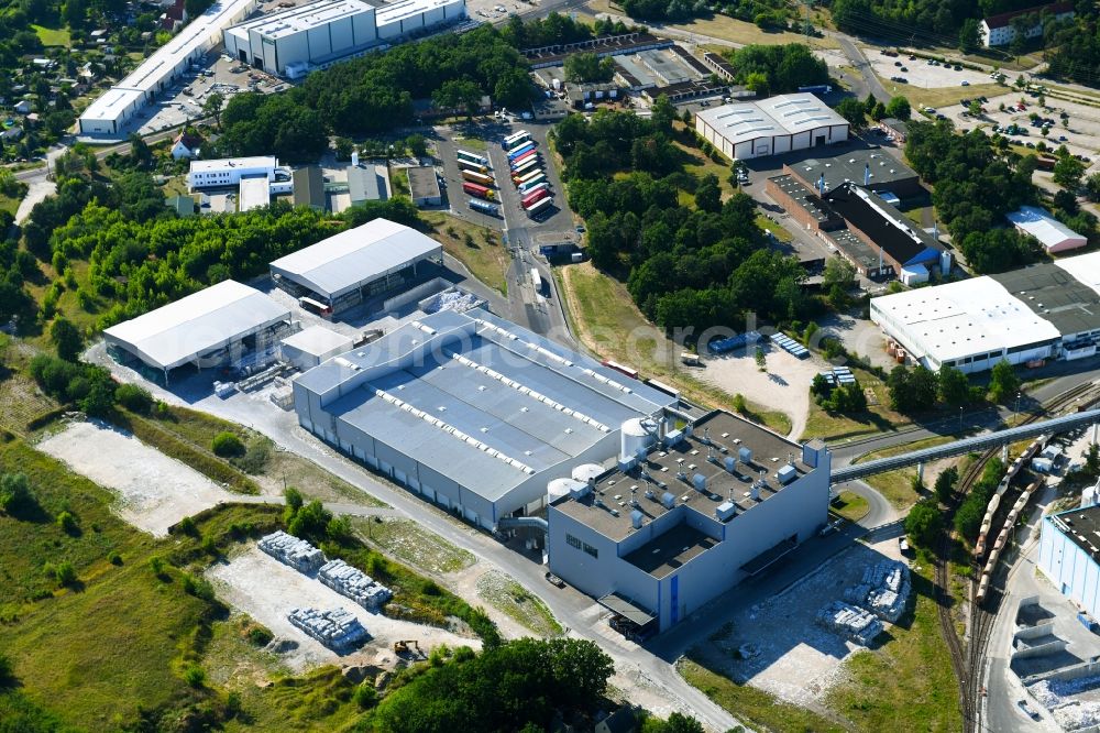 Aerial photograph Schwedt/Oder - Building and production halls on the premises of BTS - Brandenburger Tapeten Schwedt GmbH on Kuhheide in the district Vierraden in Schwedt/Oder in the state Brandenburg, Germany