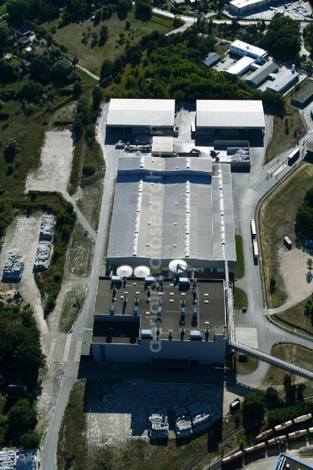 Aerial photograph Schwedt/Oder - Building and production halls on the premises of BTS - Brandenburger Tapeten Schwedt GmbH on Kuhheide in the district Vierraden in Schwedt/Oder in the state Brandenburg, Germany