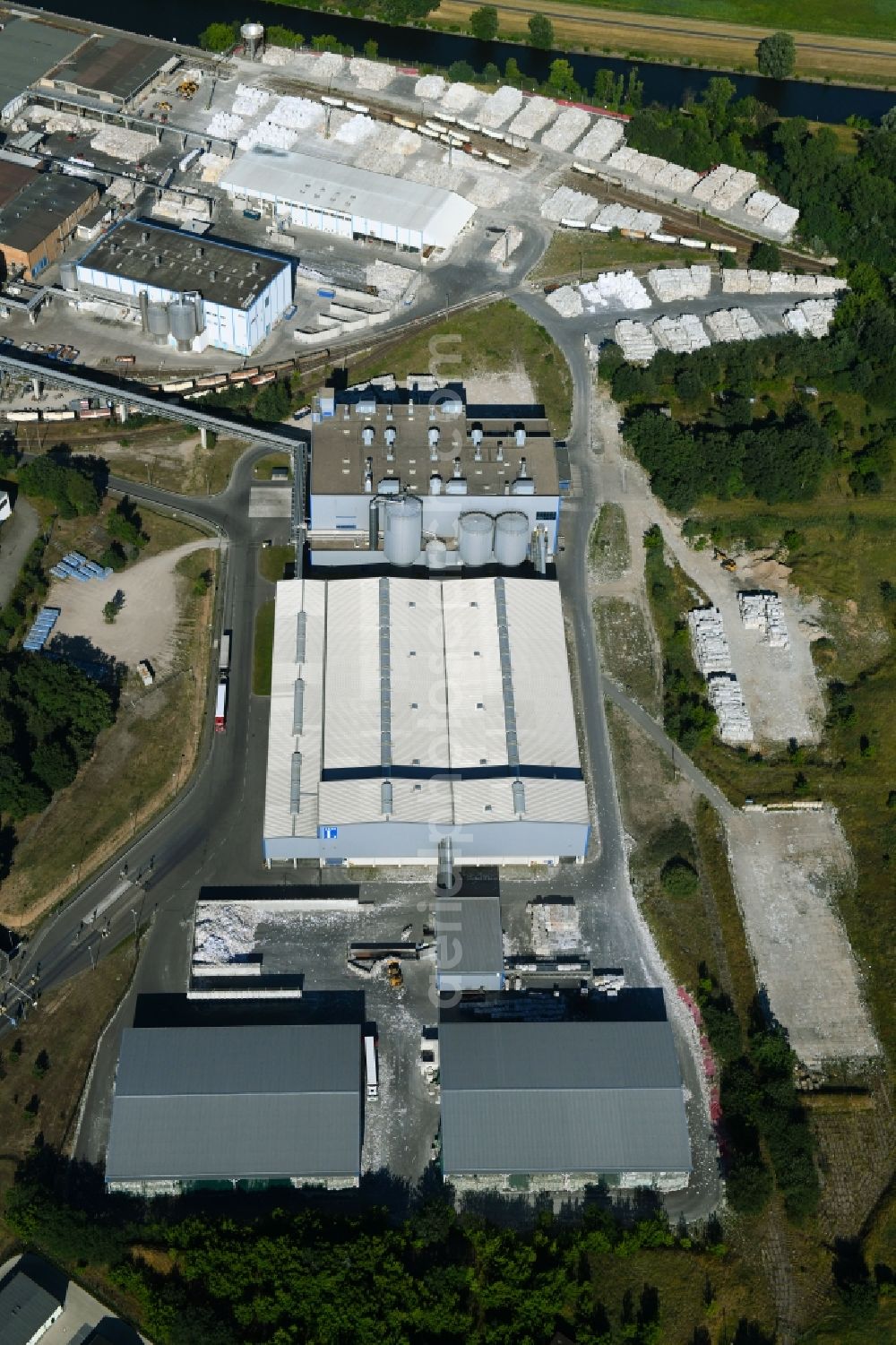 Schwedt/Oder from above - Building and production halls on the premises of BTS - Brandenburger Tapeten Schwedt GmbH on Kuhheide in the district Vierraden in Schwedt/Oder in the state Brandenburg, Germany