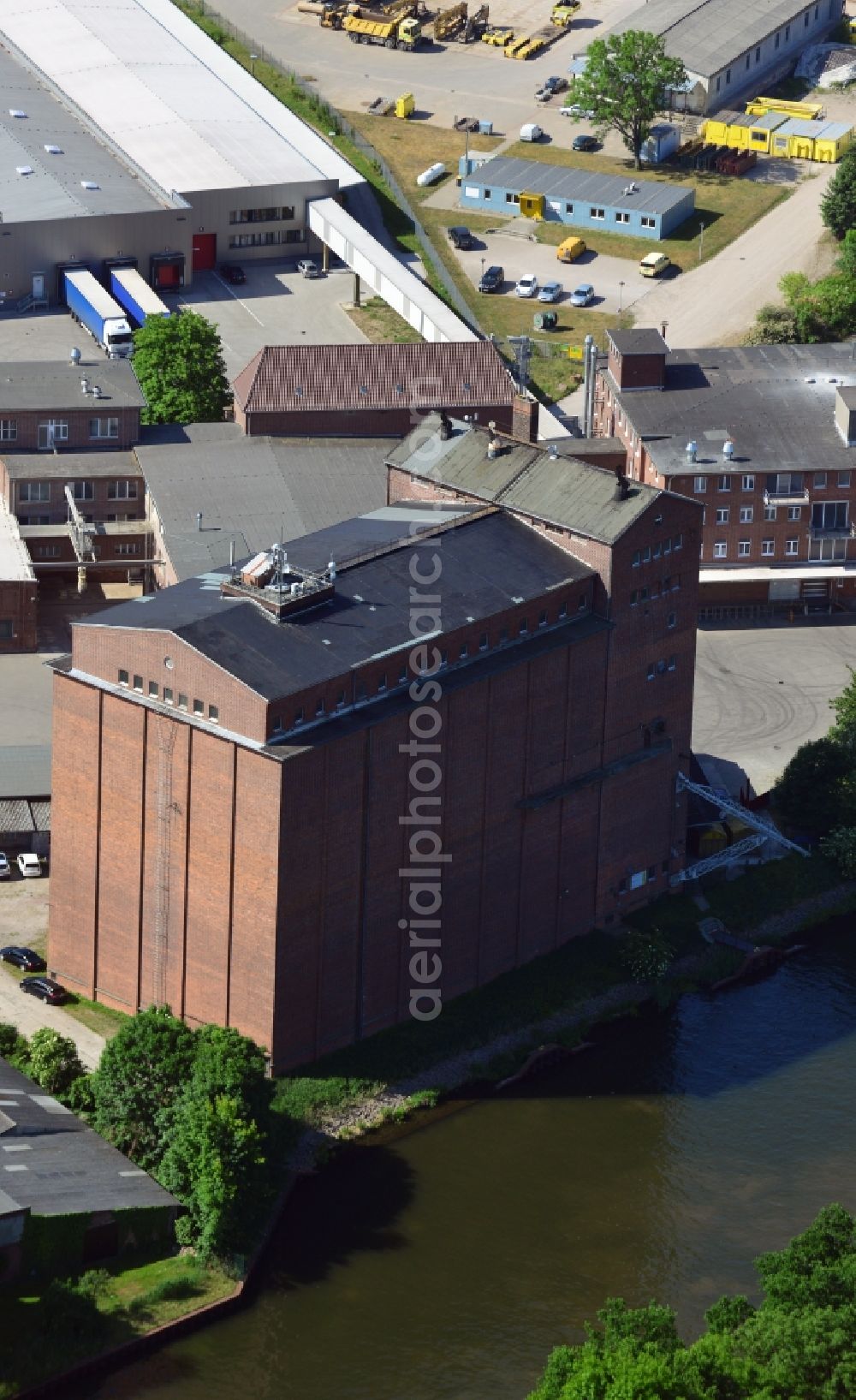 Aerial photograph Burg (bei Magdeburg) - Building and production halls on the premises of Burger Knaecke GmbH + Co. KG in Burg (bei Magdeburg) in the state Saxony-Anhalt