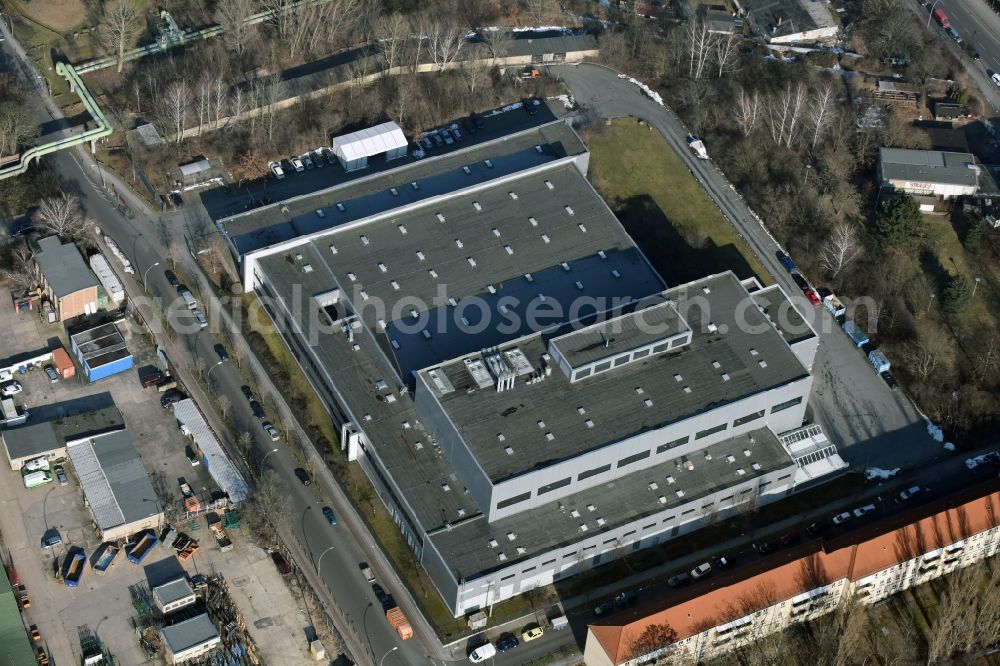 Berlin from above - Building and production halls on the premises of BVZ Berliner Zeitungsdruck GmbH Am Wasserwerk in the district Lichtenberg in Berlin