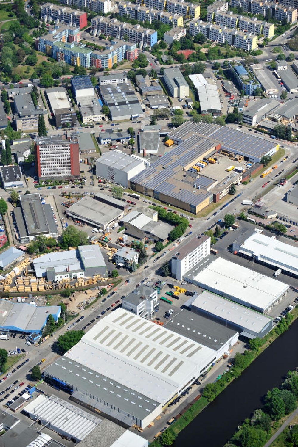 Berlin from the bird's eye view: Werksgelände der Carl Spaeter GmbH Stahlgroßhandel an der Nobelstraße 33 in Berlin. Work area Carl Später GmbH steel wholesale at the Nobelstraße in Berlin.