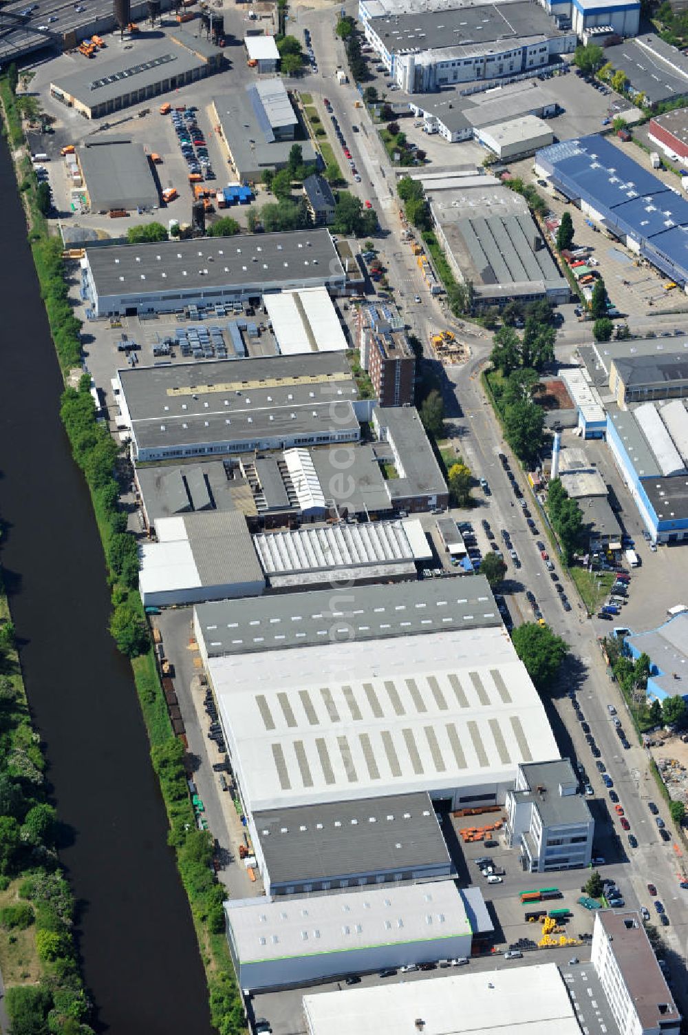 Aerial photograph Berlin - Werksgelände der Carl Spaeter GmbH Stahlgroßhandel an der Nobelstraße 33 in Berlin. Work area Carl Später GmbH steel wholesale at the Nobelstraße in Berlin.