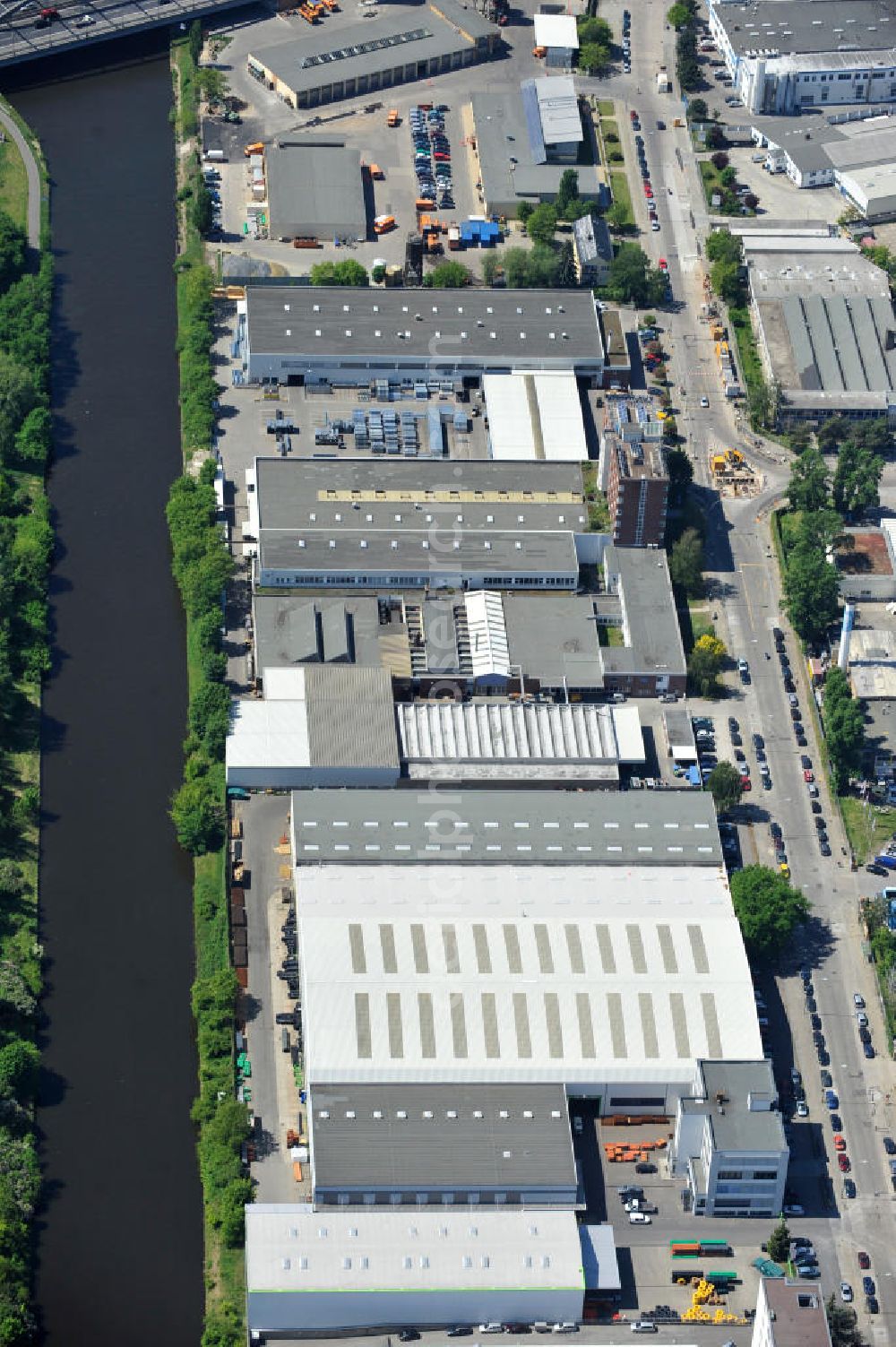 Berlin from above - Werksgelände der Carl Spaeter GmbH Stahlgroßhandel an der Nobelstraße 33 in Berlin. Work area Carl Später GmbH steel wholesale at the Nobelstraße in Berlin.