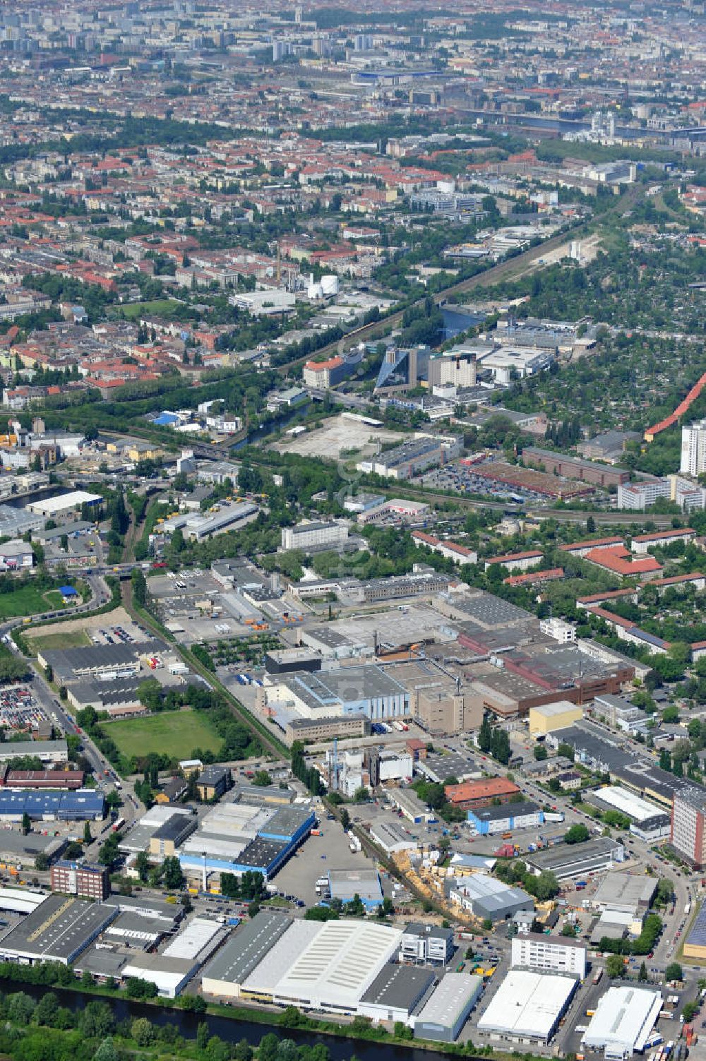 Berlin from above - Werksgelände der Carl Spaeter GmbH Stahlgroßhandel an der Nobelstraße 33 in Berlin. Work area Carl Später GmbH steel wholesale at the Nobelstraße in Berlin.