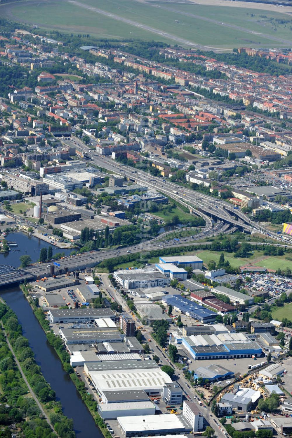 Berlin from above - Werksgelände der Carl Spaeter GmbH Stahlgroßhandel an der Nobelstraße 33 in Berlin. Work area Carl Später GmbH steel wholesale at the Nobelstraße in Berlin.