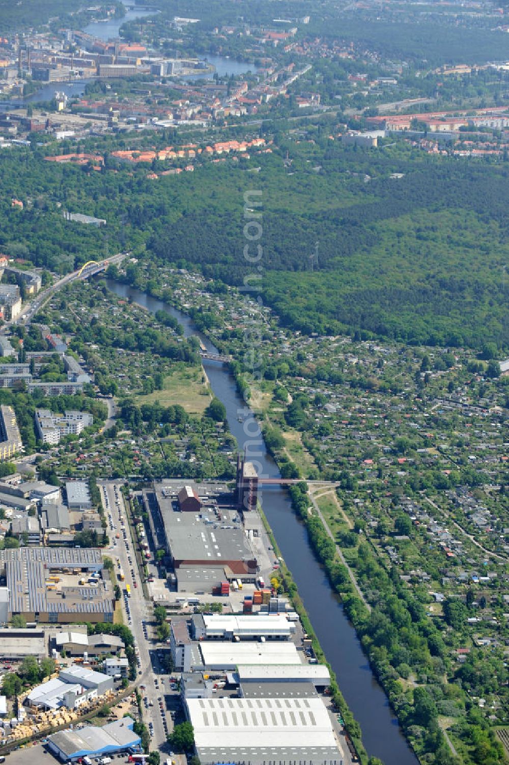 Berlin from above - Werksgelände der Carl Spaeter GmbH Stahlgroßhandel an der Nobelstraße 33 in Berlin. Work area Carl Später GmbH steel wholesale at the Nobelstraße in Berlin.