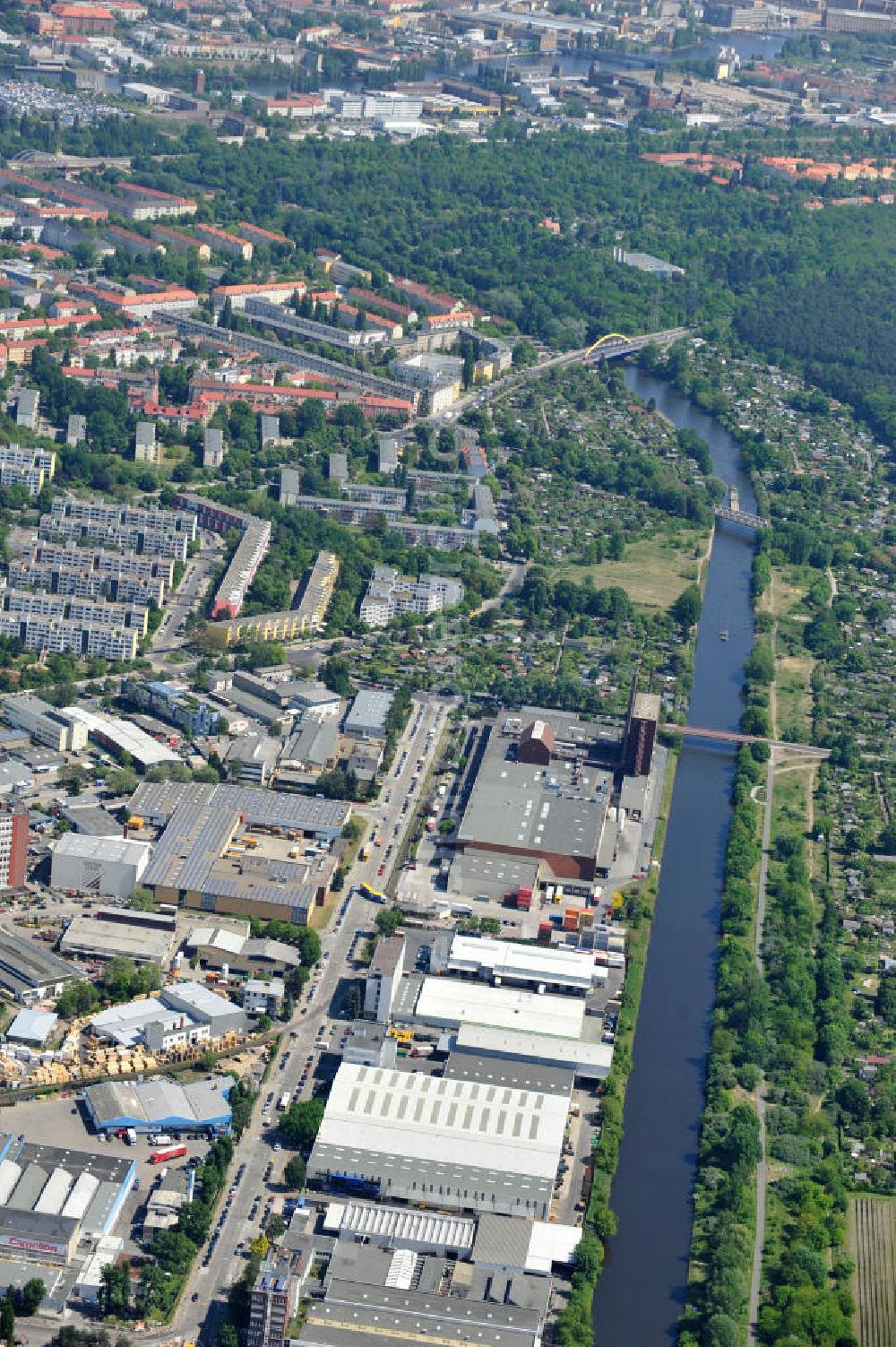 Berlin from the bird's eye view: Werksgelände der Carl Spaeter GmbH Stahlgroßhandel an der Nobelstraße 33 in Berlin. Work area Carl Später GmbH steel wholesale at the Nobelstraße in Berlin.