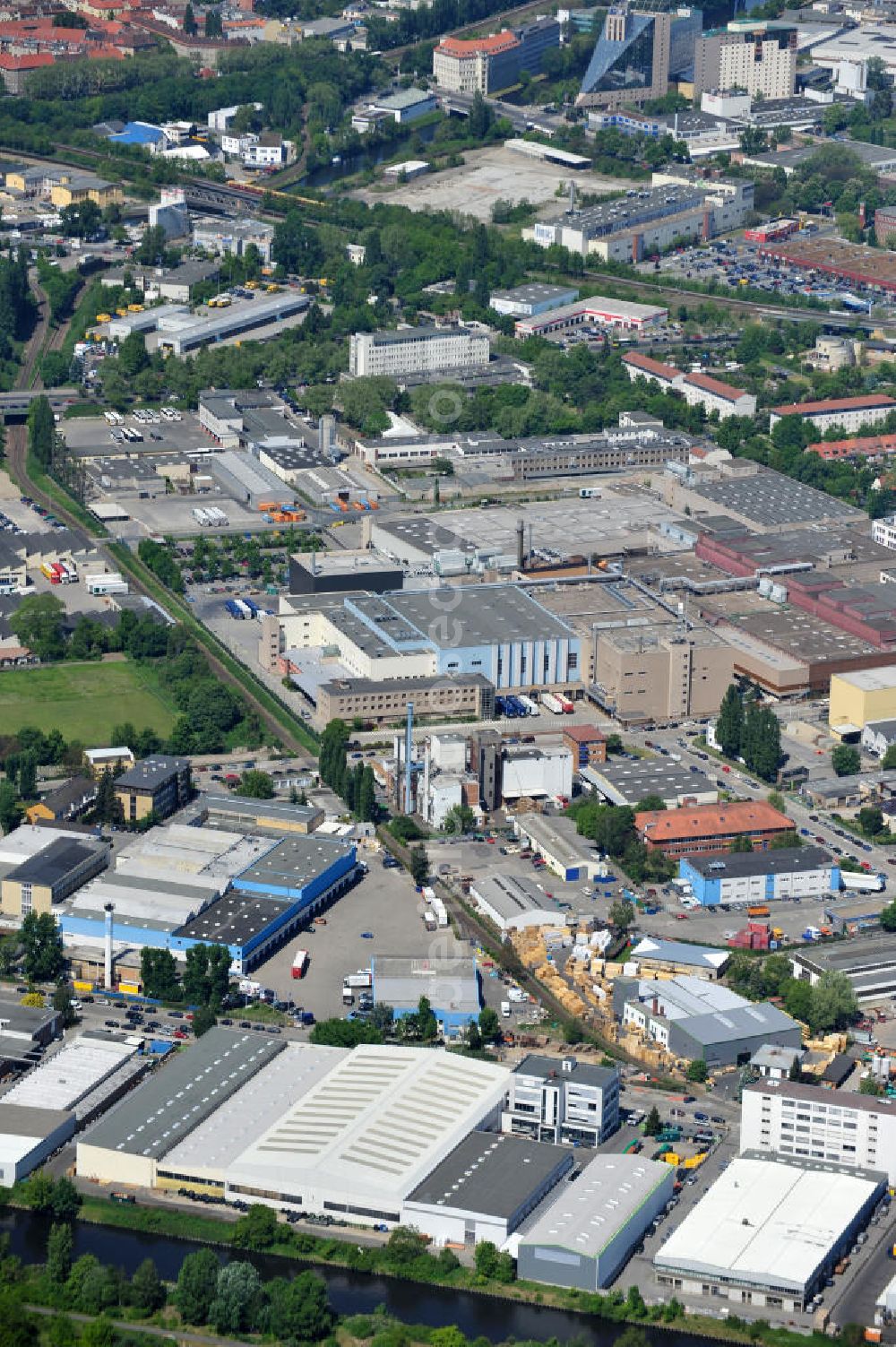 Berlin from above - Werksgelände der Carl Spaeter GmbH Stahlgroßhandel an der Nobelstraße 33 in Berlin. Work area Carl Später GmbH steel wholesale at the Nobelstraße in Berlin.