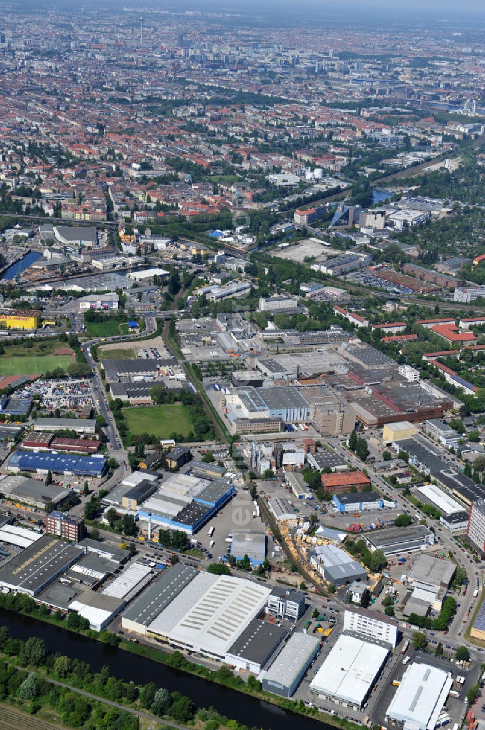 Berlin from above - Werksgelände der Carl Spaeter GmbH Stahlgroßhandel an der Nobelstraße 33 in Berlin. Work area Carl Später GmbH steel wholesale at the Nobelstraße in Berlin.