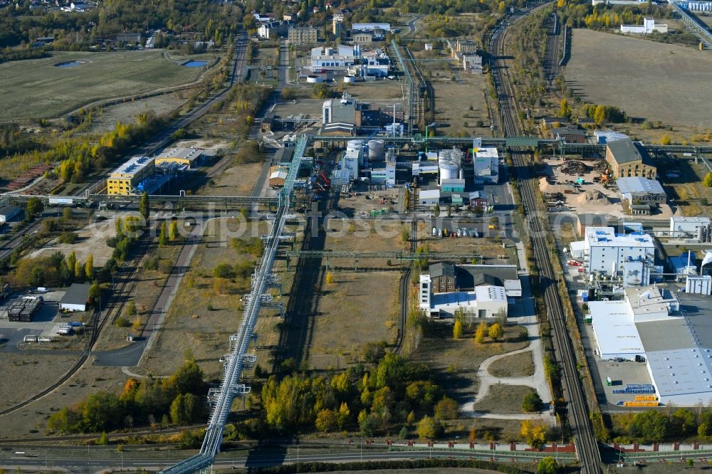 Aerial photograph Bitterfeld-Wolfen - Building and production halls on the premises of the chemical manufacturers in the district Greppin in Bitterfeld-Wolfen in the state Saxony-Anhalt, Germany